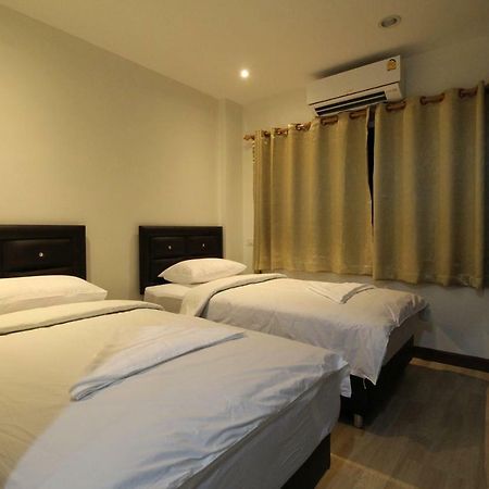Chaiwat Guesthouse Bangkok Bagian luar foto
