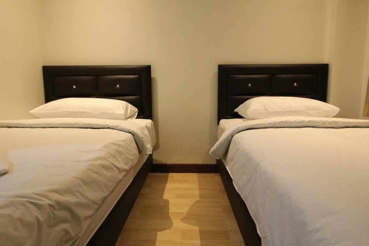Chaiwat Guesthouse Bangkok Bagian luar foto