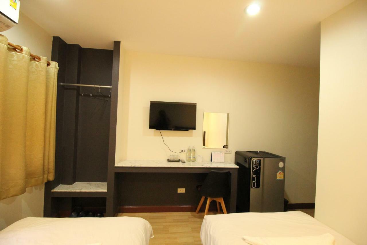Chaiwat Guesthouse Bangkok Bagian luar foto