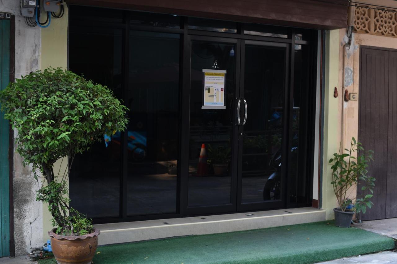 Chaiwat Guesthouse Bangkok Bagian luar foto