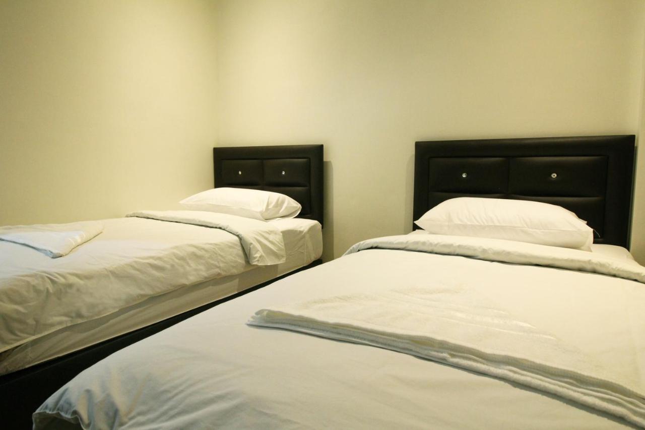 Chaiwat Guesthouse Bangkok Bagian luar foto