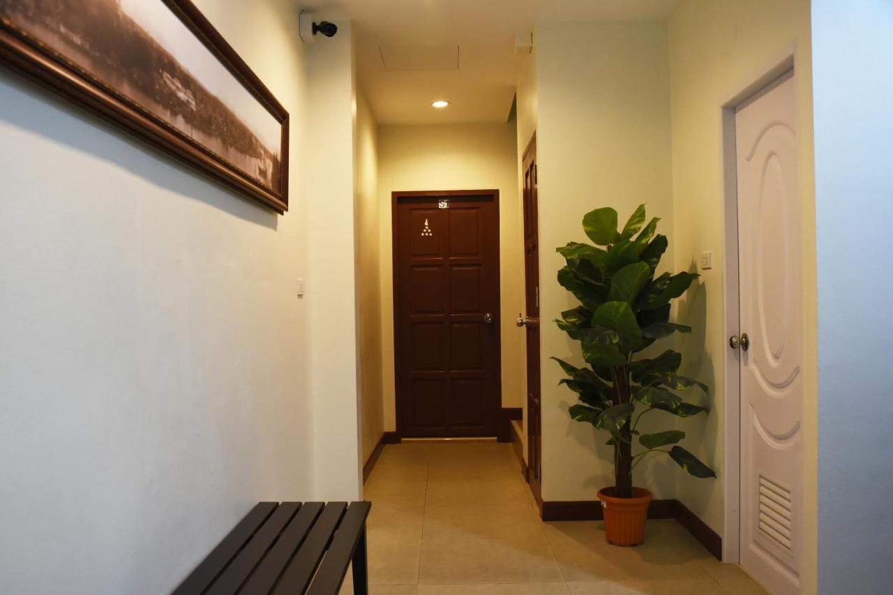 Chaiwat Guesthouse Bangkok Bagian luar foto