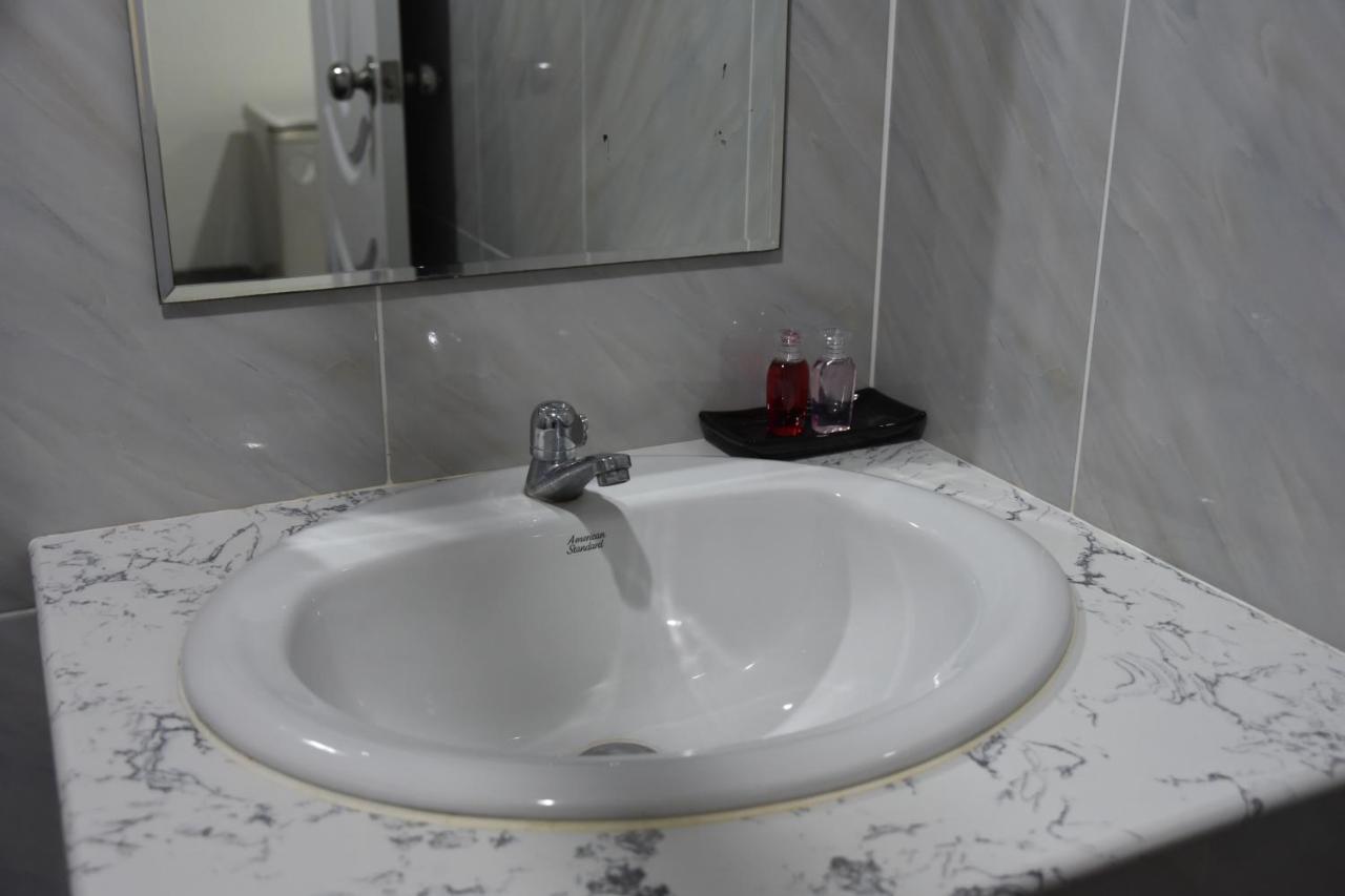 Chaiwat Guesthouse Bangkok Bagian luar foto